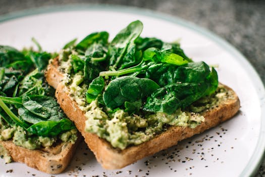 healthy breakfast smoothie with spinach